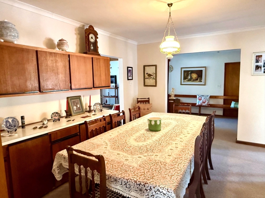 4 Bedroom Property for Sale in Bergzicht Western Cape